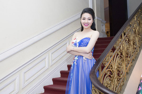 Diễn viên Lê Khánh xuất hiện rạng rỡ sau khi lấy chồng 8