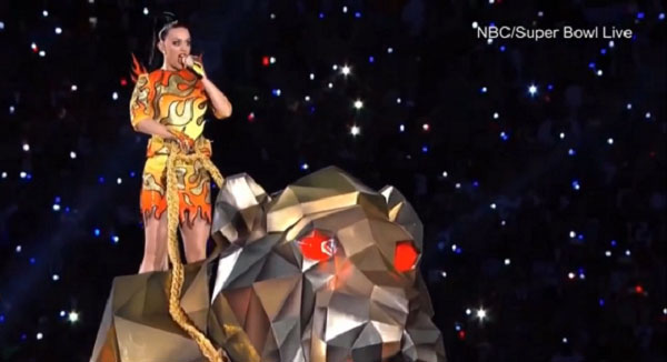 Katy Perry lại công kích “Công chúa nhạc đồng quê” 2