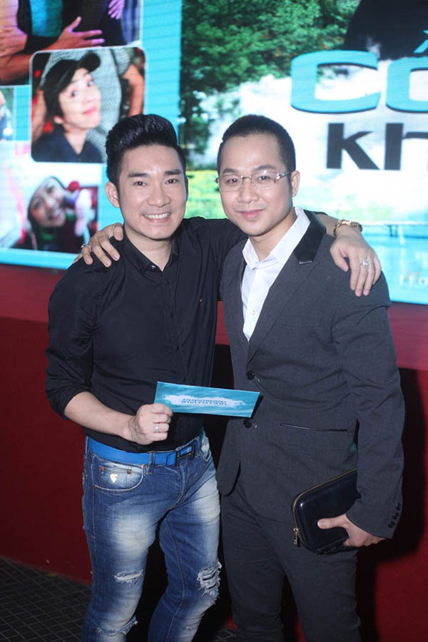 Diễn viên Lan Phương diện trang phục xuyên thấu xem phim đồng tính của Vũ Tuấn Việt 13