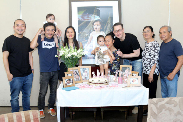 Vợ chồng Đoan Trang hạnh phúc bên con gái cưng vừa tròn 1 tuổi 3
