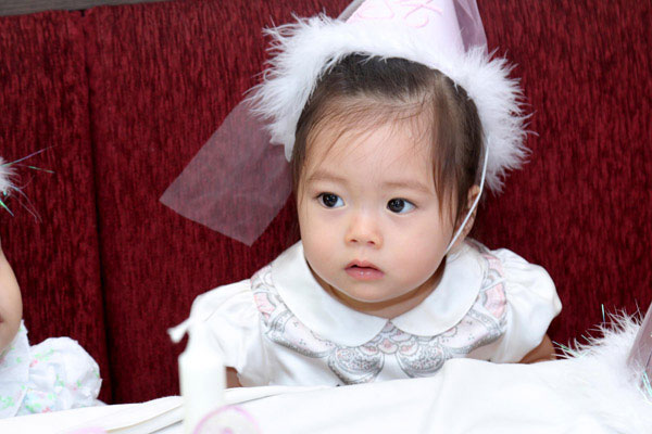 Vợ chồng Đoan Trang hạnh phúc bên con gái cưng vừa tròn 1 tuổi 4