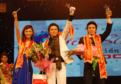 Đào Kiều Thanh Tâm, Nguyễn Ngọc Quang Nhật và Quách Hữu Lộc (từ trái sang) đoạt 3 giải cao nhất cuộc thi