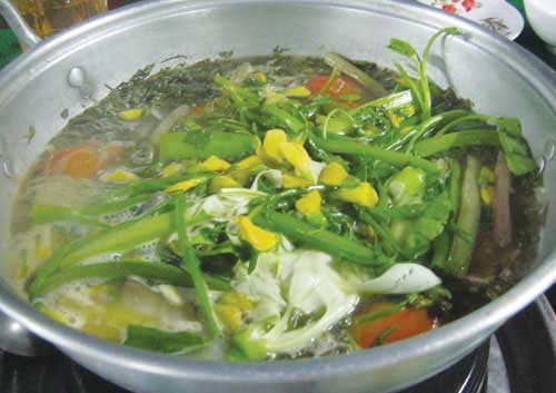 Nồi canh chua cá linh ngon "bá cháy"