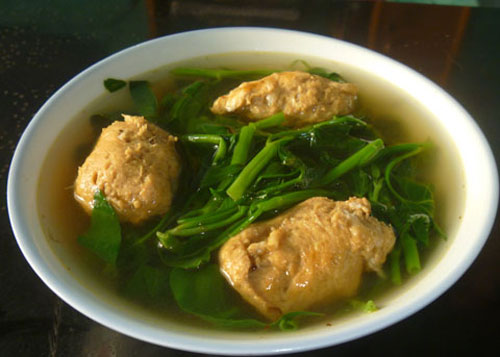 Canh rau muống chả cua