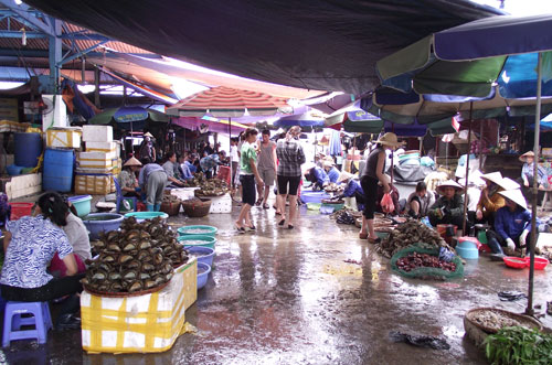 Một ngày tại chợ trời hải sản Hạ Long 