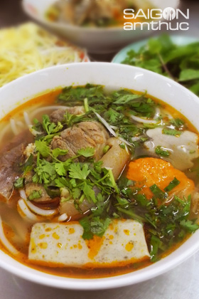 Bún bò Huế – O Nở: Nhớ về miền Trung