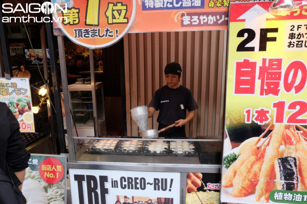 Xếp hàng ăn bánh khọt Takoyaki 1