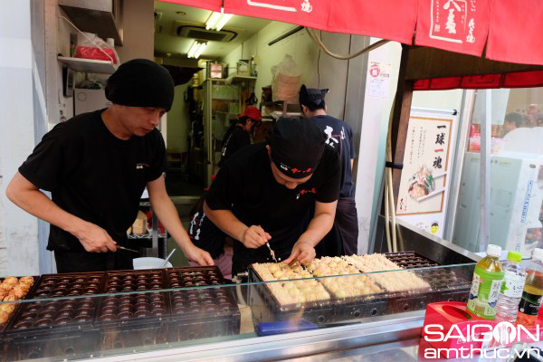 Xếp hàng ăn bánh khọt Takoyaki 6