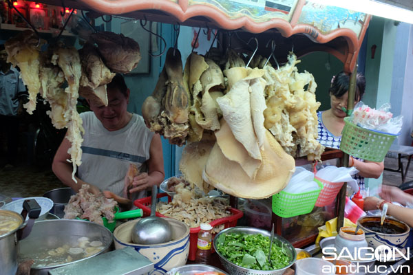 Tìm ăn hủ tiếu sa tế Cao Văn Lầu 2