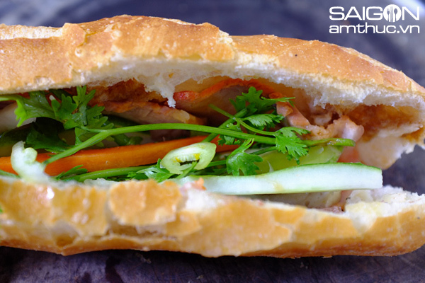 Bánh mì thịt 80 năm tuyệt ngon trên đường Huỳnh Khương Ninh 1