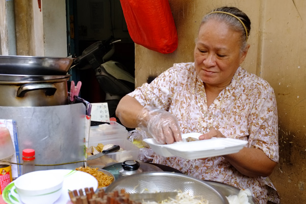 Bánh cuốn hẻm gần nửa thế kỷ ở Sài Gòn 7