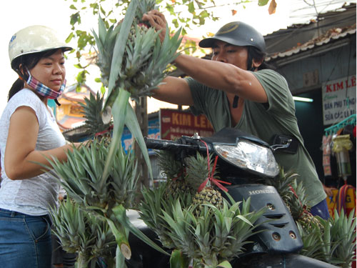 Tấp nập chợ nổi trái cây giữa Sài Gòn 2