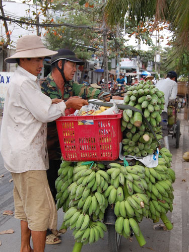 Tấp nập chợ nổi trái cây giữa Sài Gòn 7