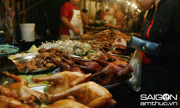 Ăn đồ nướng ở chợ đêm Luang Prabang 1
