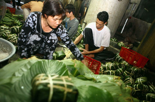 Thăm làng bánh chưng Thanh Khúc