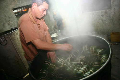 Thăm làng bánh chưng Thanh Khúc