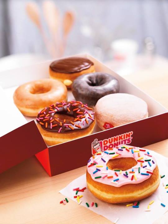 Ưu đ&atilde;i hấp dẫn 'Mua 6 b&aacute;nh donuts tặng 6 b&aacute;nh donuts' trong khung giờ từ 7h30 s&aacute;ng đến 13h trưa tại Dunkin' Donuts Phan X&iacute;ch Long 1