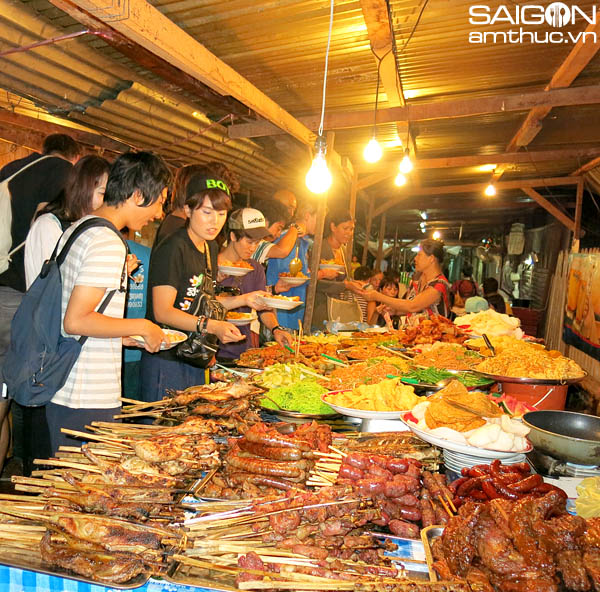 Chợ bán hàng kiểu… buffet ở Lào 1