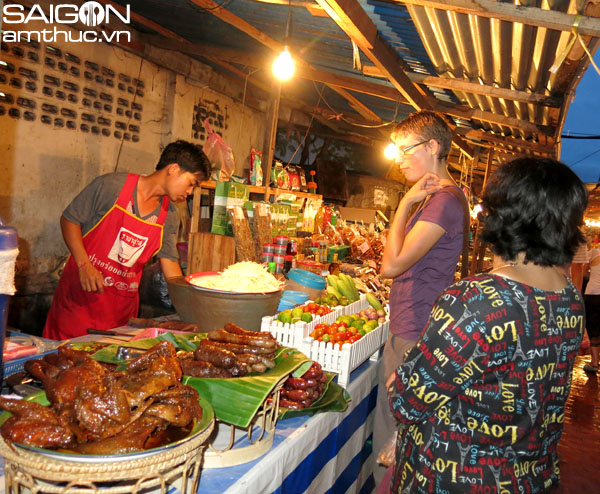 Chợ bán hàng kiểu… buffet ở Lào 5