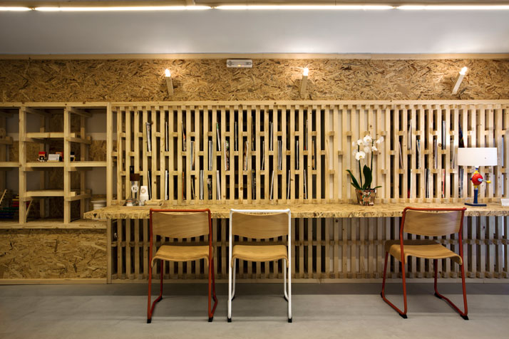 Bên trong quán cà phê làm từ gỗ tái chế tuyệt đẹp ở Hy Lạp 6