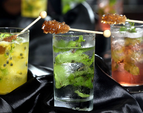 Trà chiều với Mojito thơm mát tại Lobby Lounge khách sạn Caravelle 1