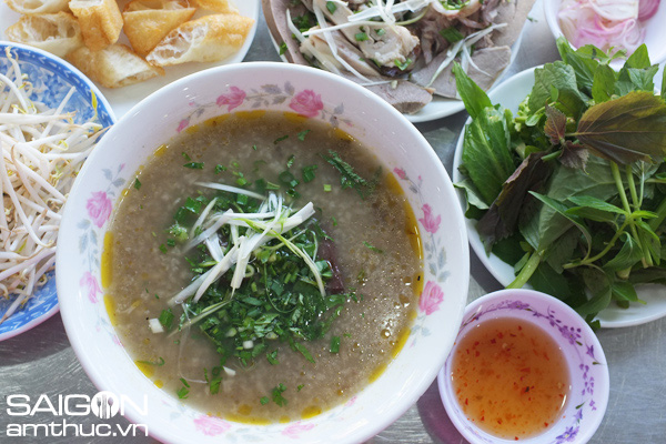 Đi ăn cháo lòng 'sang chảnh' ở Sài Gòn 2