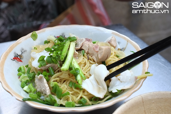 D&aacute;ch lầu m&igrave; ngon Chợ Lớn 1