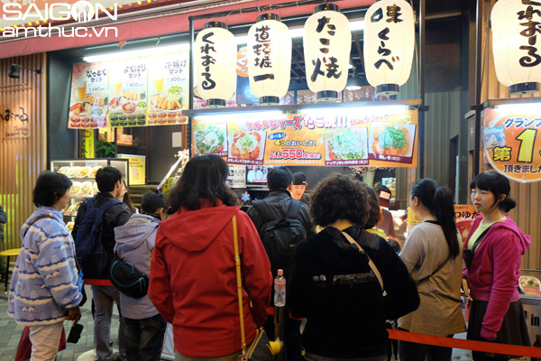 Một lần xếp hàng ăn bánh Takoyaki ở Osaka 3