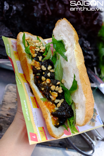 Hấp dẫn biến tấu bánh mì khô bò ở Sài Gòn 1