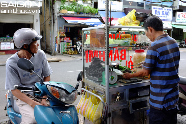 Hấp dẫn biến tấu bánh mì khô bò ở Sài Gòn 5