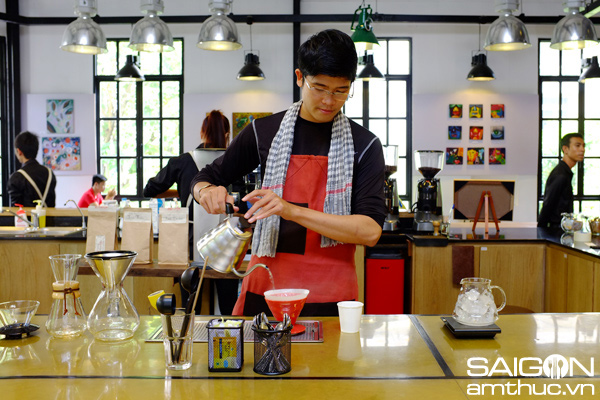 Cận cảnh bar cà phê 'brew' với đủ kiểu pha chế thủ công ở Sài Gòn 1