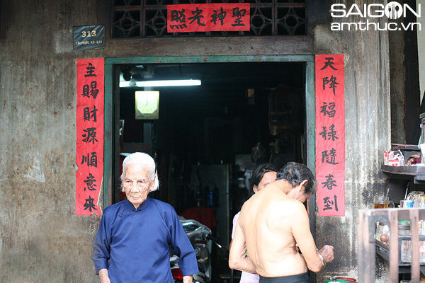 Vô hẻm Sài Gòn, uống cà phê vợt chấm giò cháo quẩy 8