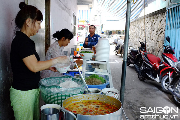 Bún riêu, hương vị món ngon Sài Gòn bình dân 4