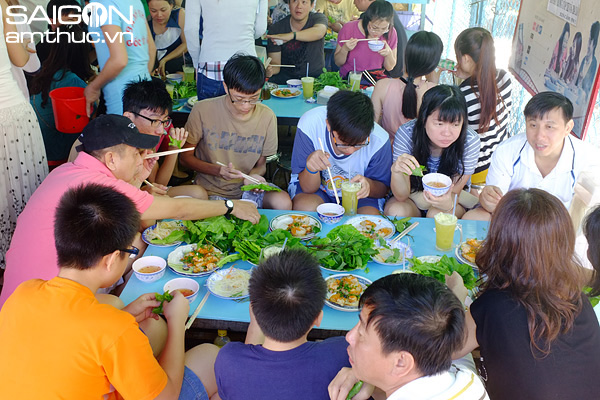 Xếp hàng và hít khói để ăn... bánh khọt Vũng Tàu 4