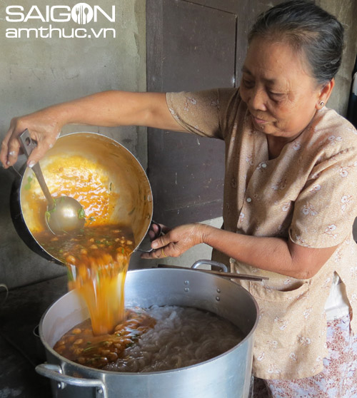 Xì xụp bánh canh Nam Phổ xứ Huế 7