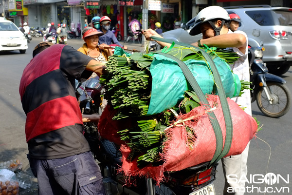 Nhộn nhịp chợ lá dong giữa Sài Gòn ngày cận Tết 9