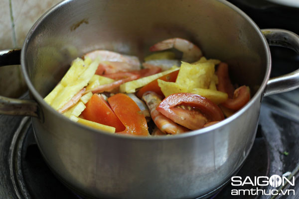 Đậm đà canh tôm nấu chua kiểu Nam Bộ 6