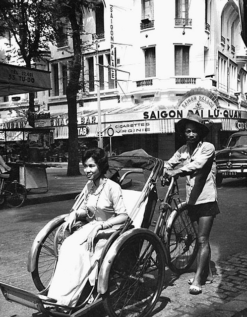 Sài Gòn quyến rũ, bình dị qua bộ ảnh đường Catinat - Đồng Khởi xưa