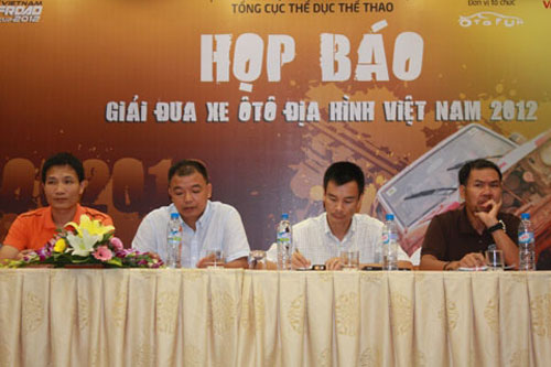 'Nóng' cùng Việt Nam Offroad Cup 2012 1