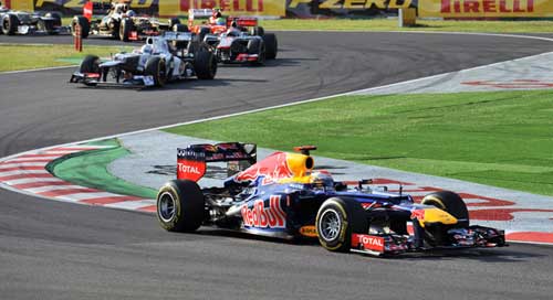 Đường đua Suzuka có duyên với Vettel khi anh tiếp tục dẫn đầu và vô địch