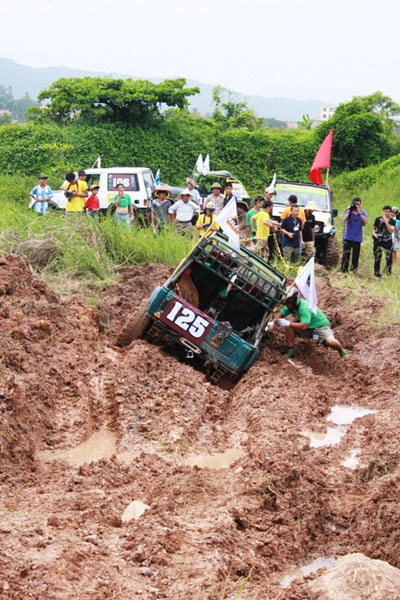 Hấp dẫn giải đua ô tô địa hình Halong Challenge 2012 15