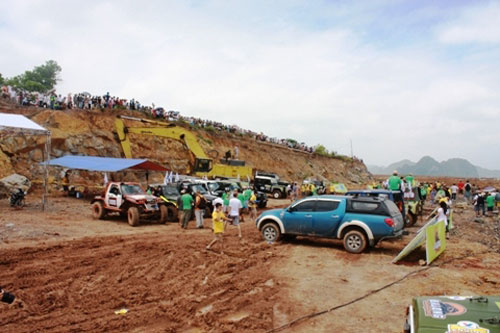 Hấp dẫn giải đua ô tô địa hình Halong Challenge 2012 3