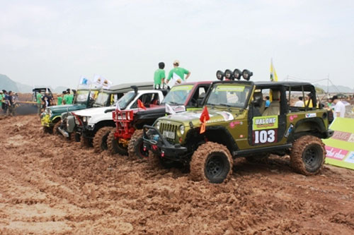 Hấp dẫn giải đua ô tô địa hình Halong Challenge 2012 5