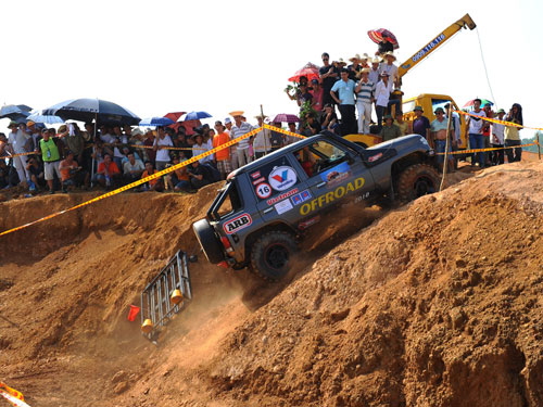 50 đội dự giải đua ôtô địa hình Vietnam Offroad Cup 2012 4