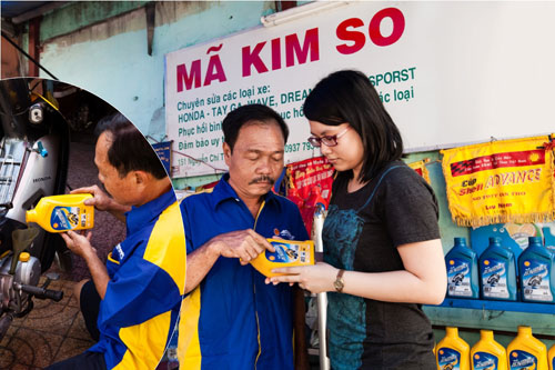 Thay nhớt là công việc cần làm để đảm bảo êm máy, nhạy xe suốt mùa lễ hội