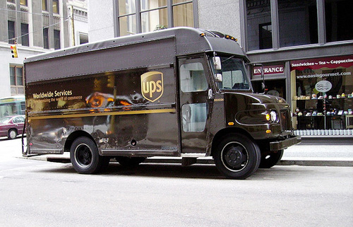 Hãng chuyển phát UPS triển khai 100 xe tải điện tại California, Mỹ 1