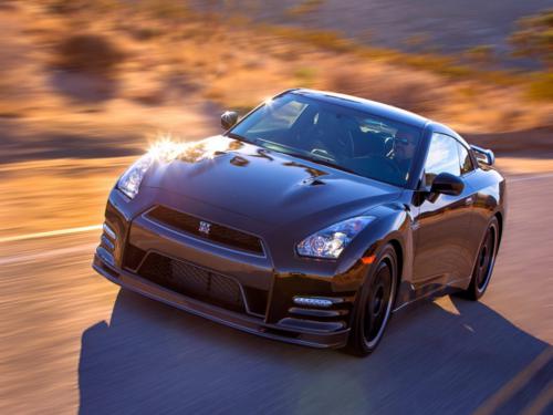 Mẫu xe Nissan GT-R 6