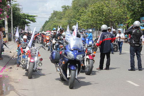 Hơn 300 chiếc mô tô phân khối lớn hội tụ tại Đại hội Câu lạc mô tô thể thao Tây Ninh sáng 12.5