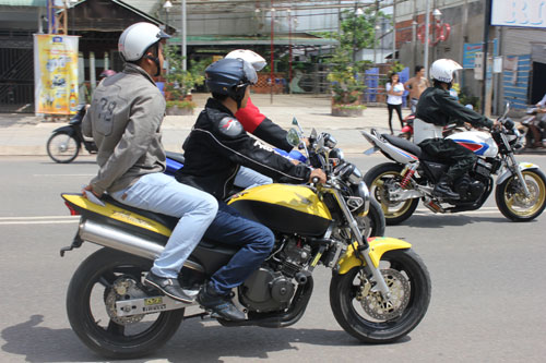 Một số xe mô tô phân khối lớn diễu hành tại khu vực thị xã Tây Ninh 3