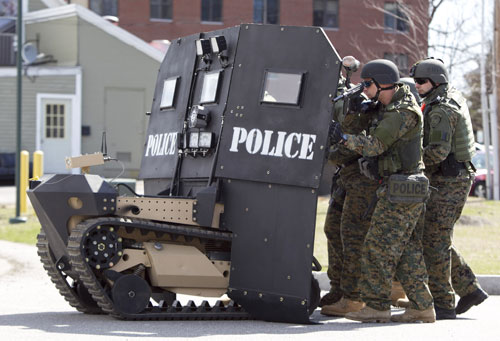 “Xe tăng” điều khiển từ xa cho SWAT
